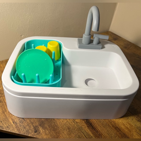 Lovevery Toys Lovevery Working Play Sink Poshmark